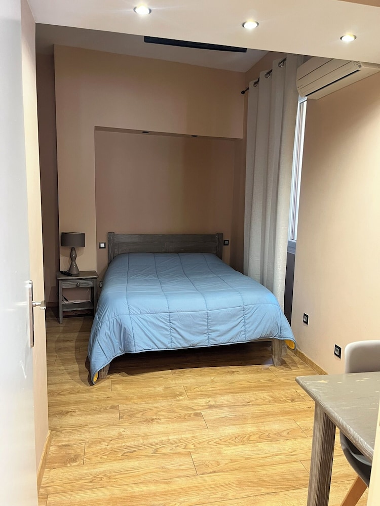 Apartment photo 2