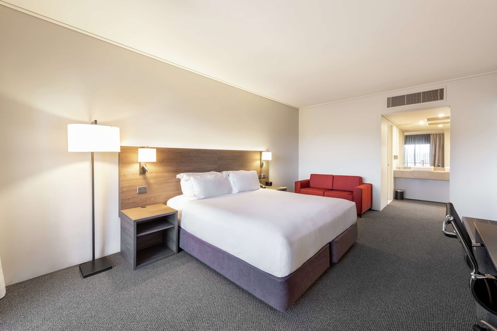 Premier Suite, 1 King Bed, Mountain View