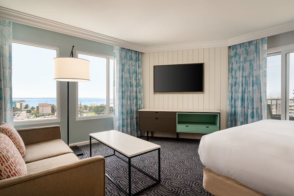 Premium Suite, Balcony, Oceanfront (1 King Bed and 2 Queens) photo 3