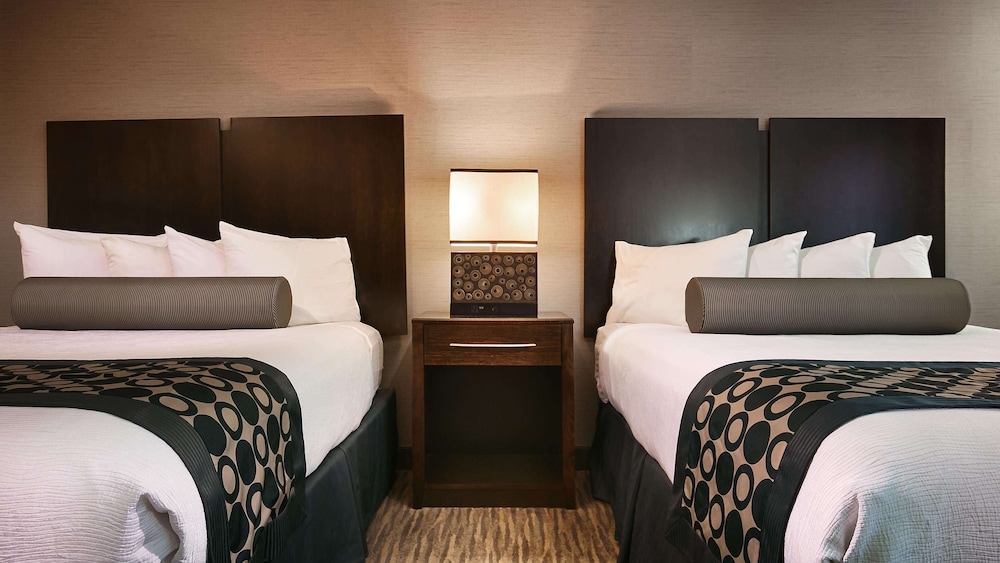 Suite, 2 Queen Beds, Non Smoking, Refrigerator & Microwave (with Sofabed) - Photo 1