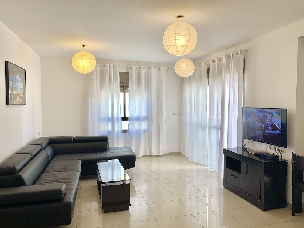 Family Apartment, 3 Bedrooms, Sea View photo 1