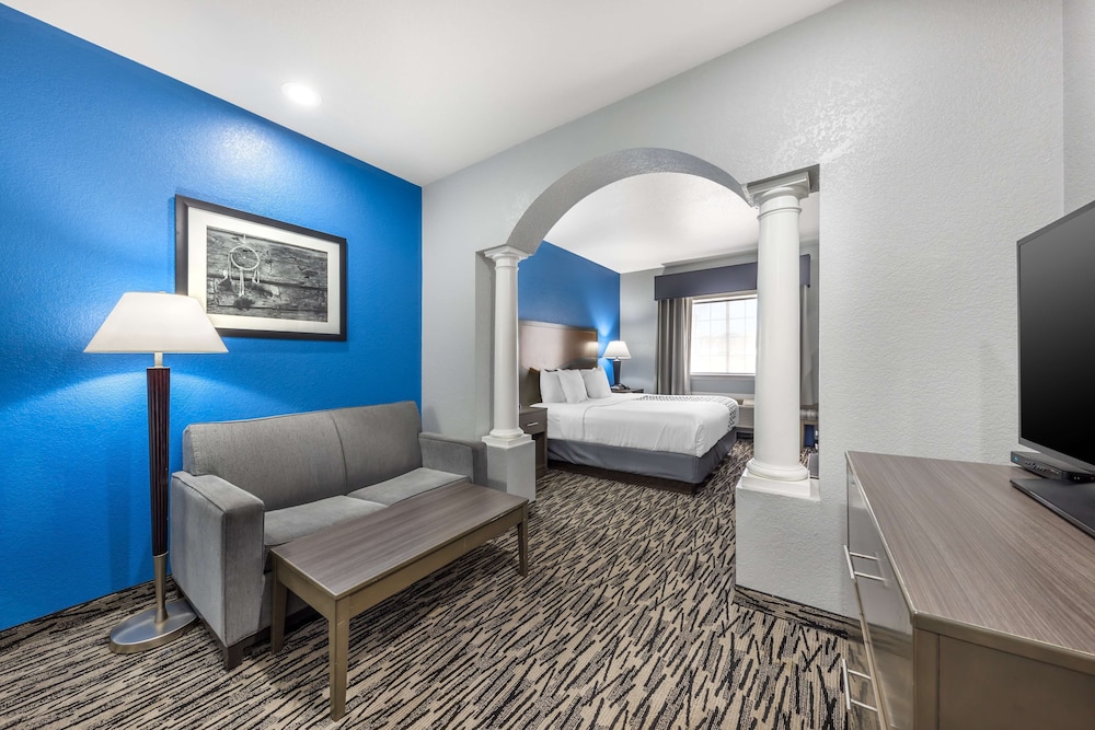 Suite, 1 King Bed with Sofa bed, Non Smoking, Jetted Tub (with Sofabed) - Photo 1