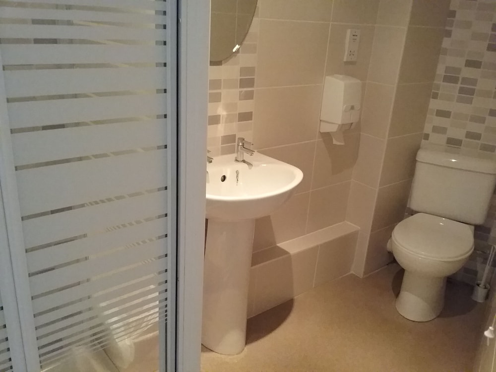 Standard Twin Room, Ensuite photo 1