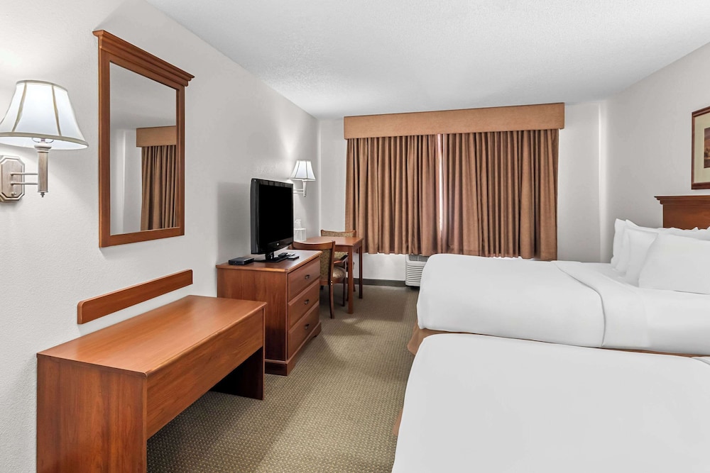 Suite, 2 Queen Beds, Non Smoking photo 3