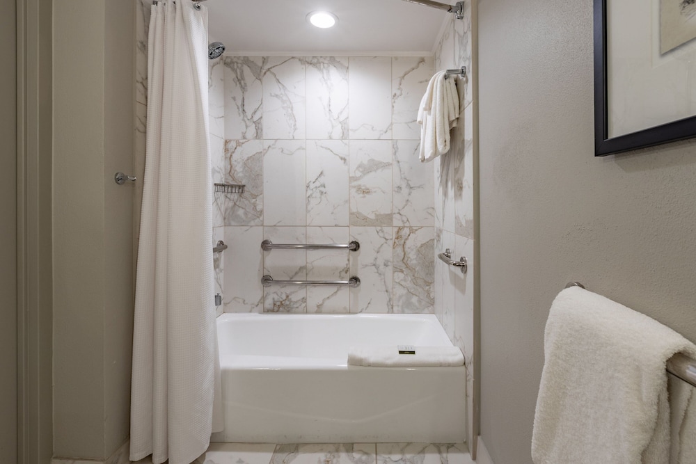 Room, 2 Queen Beds (Mobility Accessible, Tub)
