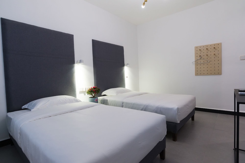 Standard Twin Room photo 2