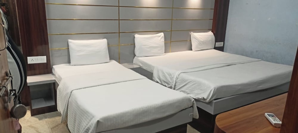 Deluxe Triple Room, City View