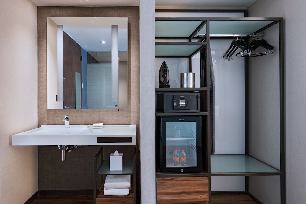 Room, 2 Double Beds, City View photo 3