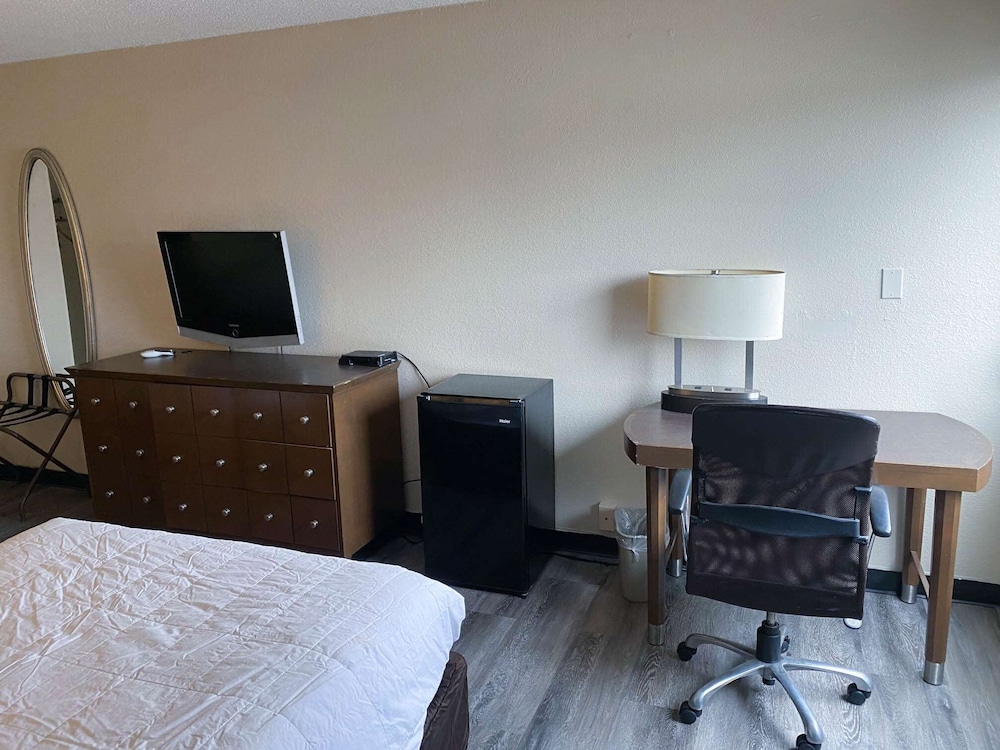 Standard Double Room, 2 Double Beds, Non Smoking - Photo 2