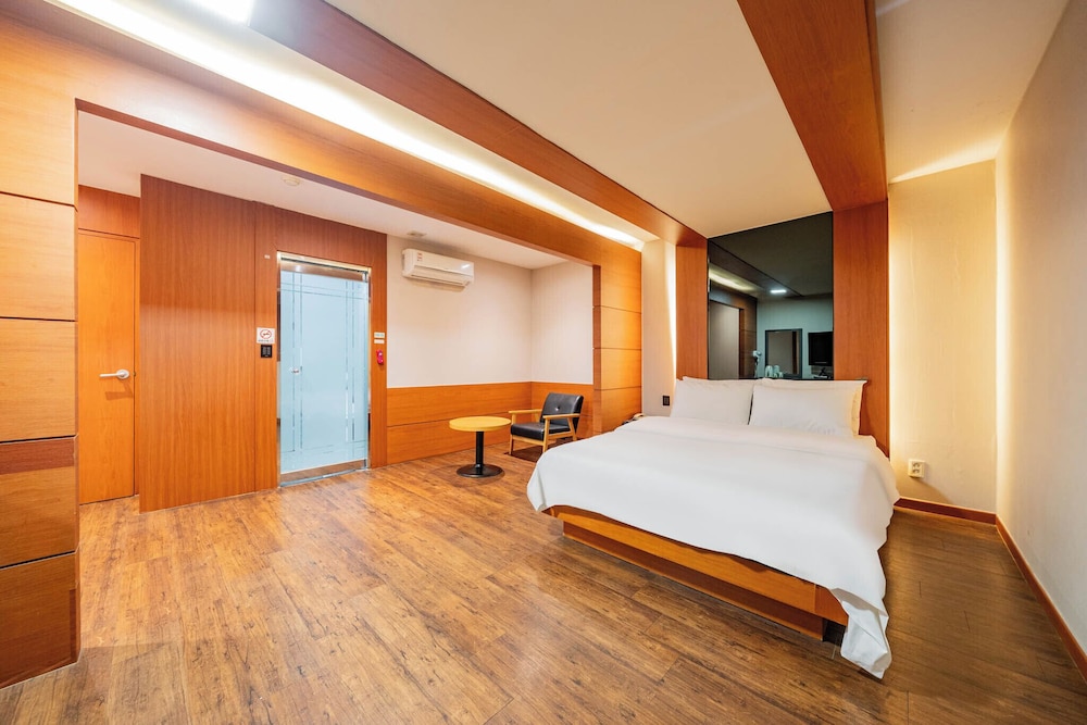 Deluxe Double Room photo 3