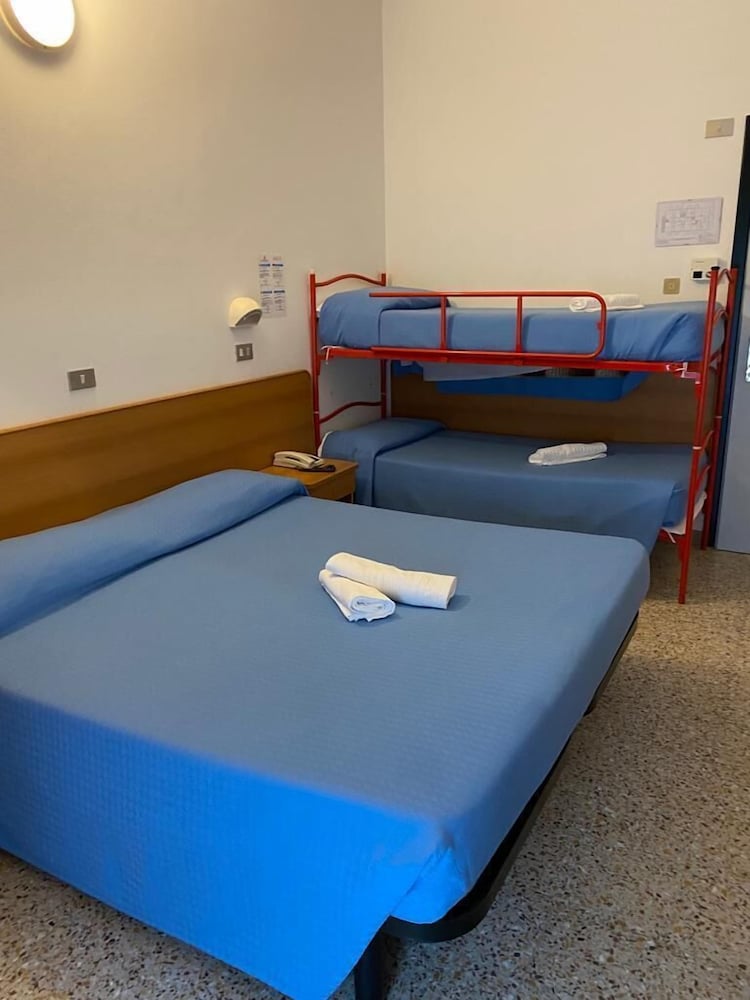 Quadruple Room - Photo 1