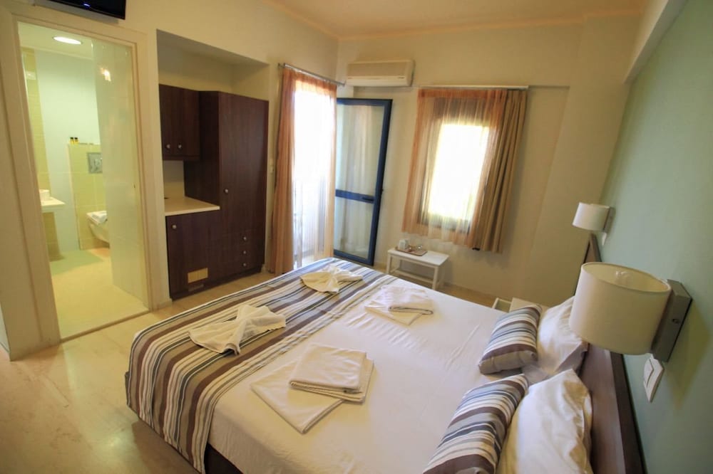 Double Room, Partial Sea View - Photo 1
