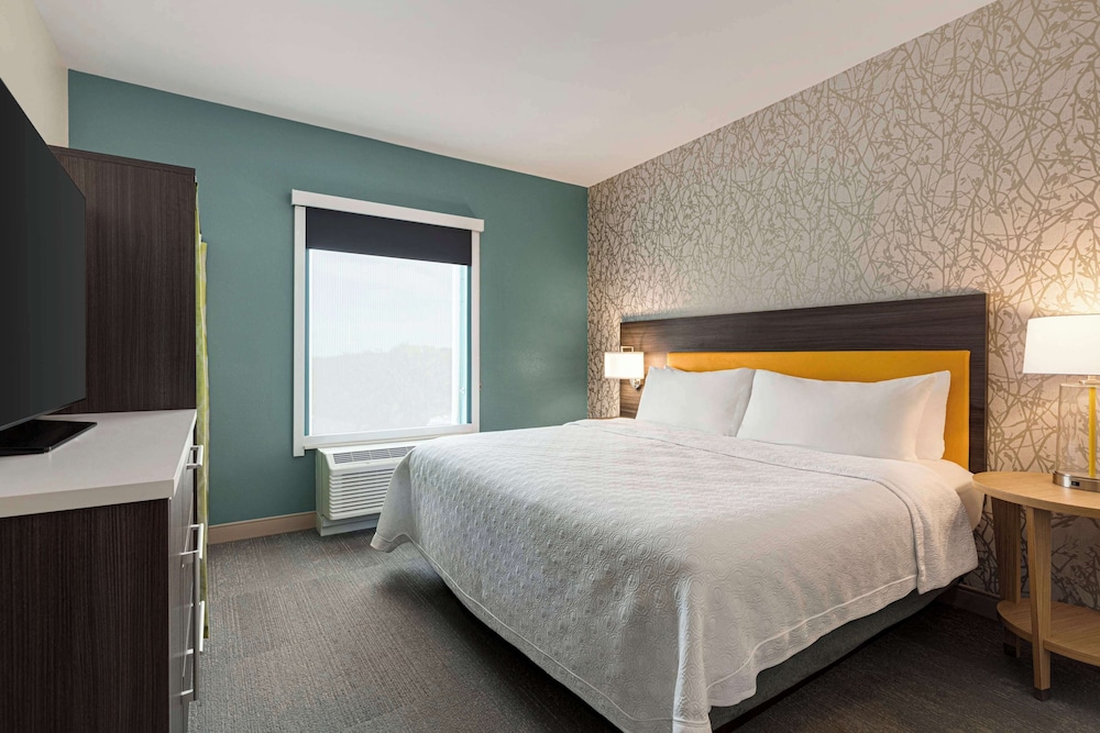 Suite, 1 King Bed, Accessible, Bathtub - Photo 6