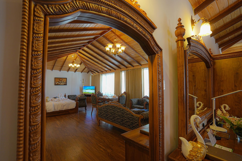 Presidential Room, 1 King Bed photo 2