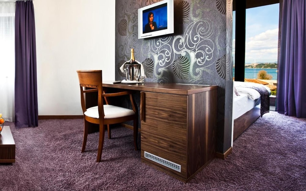Classic Quadruple Room, 2 Twin Beds, Balcony, Annex Building - Photo 9