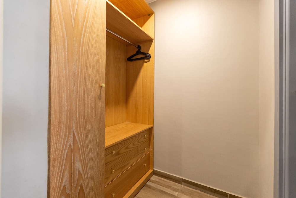Economy Triple Room - Photo 8