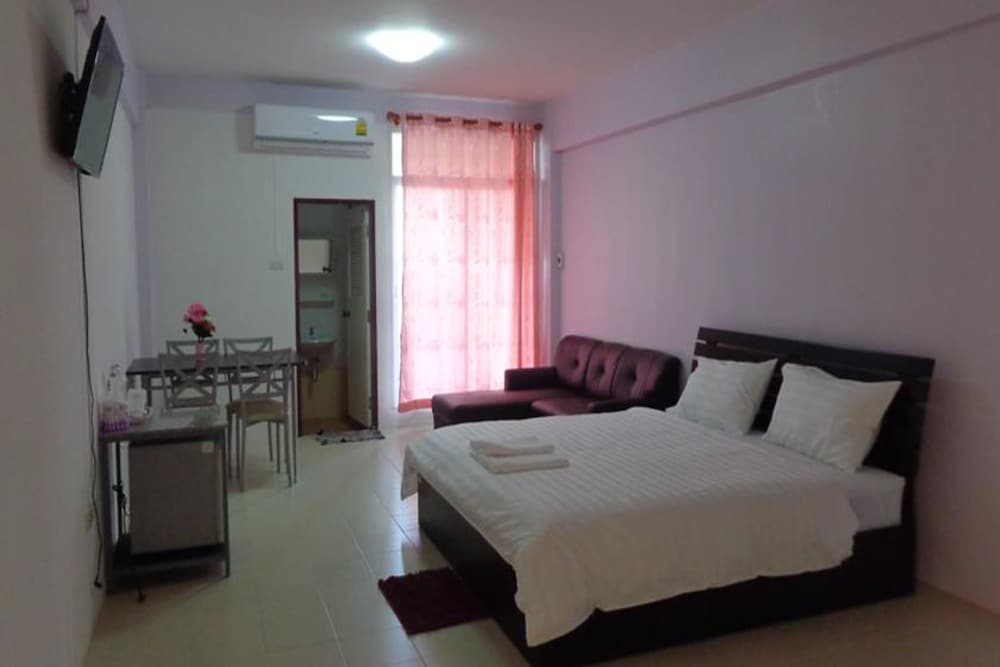 Deluxe Room with Balcony photo 2
