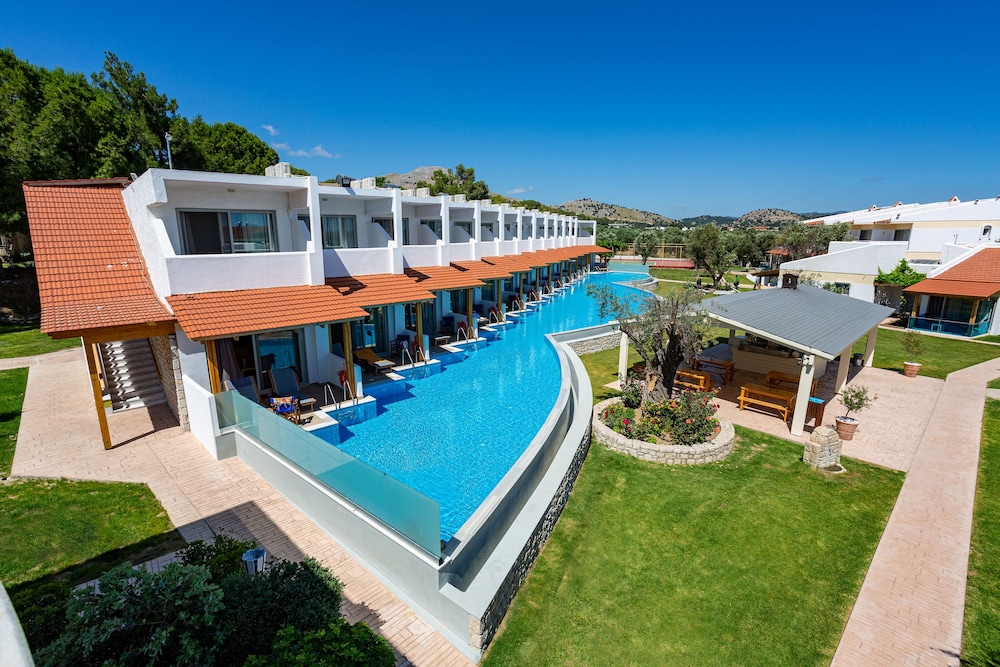 Deluxe Suite (with Sharing Pool) - Photo 4