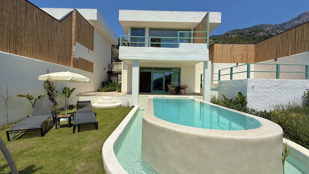 YASAM - White House (Private Pool and Jacuzzi)