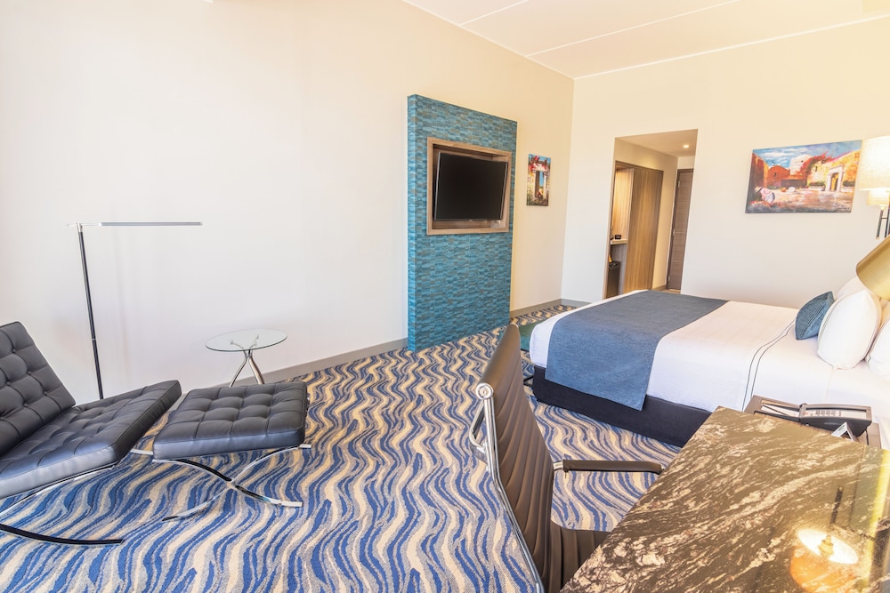Executive Room, 1 King Bed - Photo 9