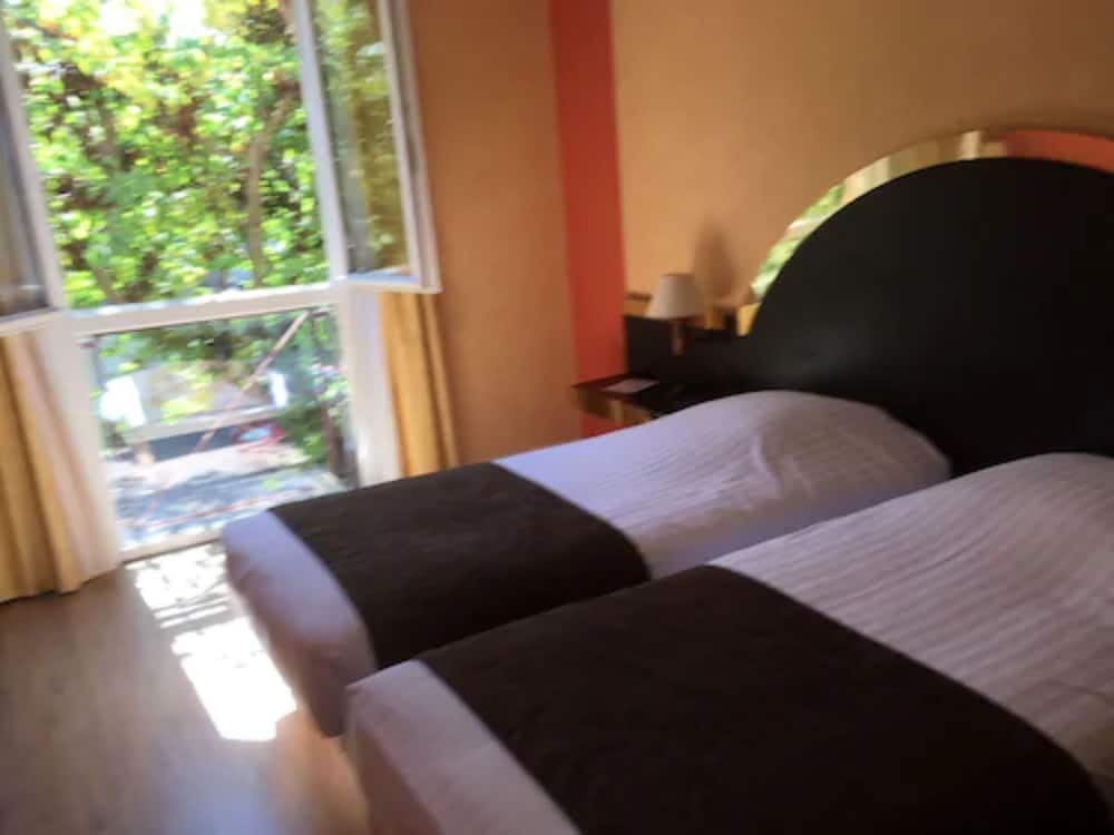 Standard Room photo 2