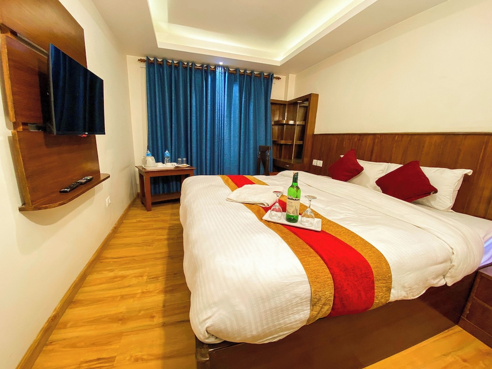 Deluxe Double or Twin Room - Photo 8