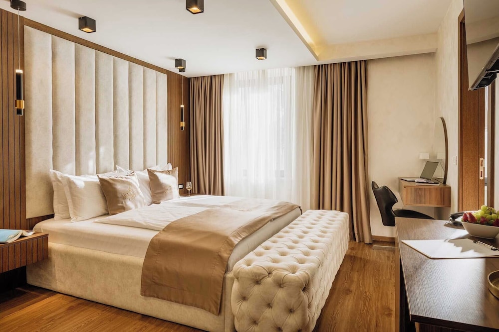 Superior Double Room, City View