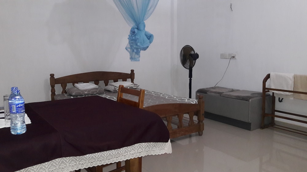 Basic Double Room, 1 Bedroom, Garden View photo 2