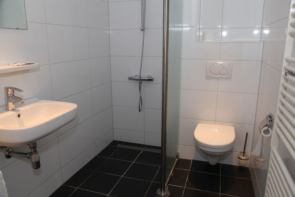 Standard Triple Room, 3 Twin Beds photo 3