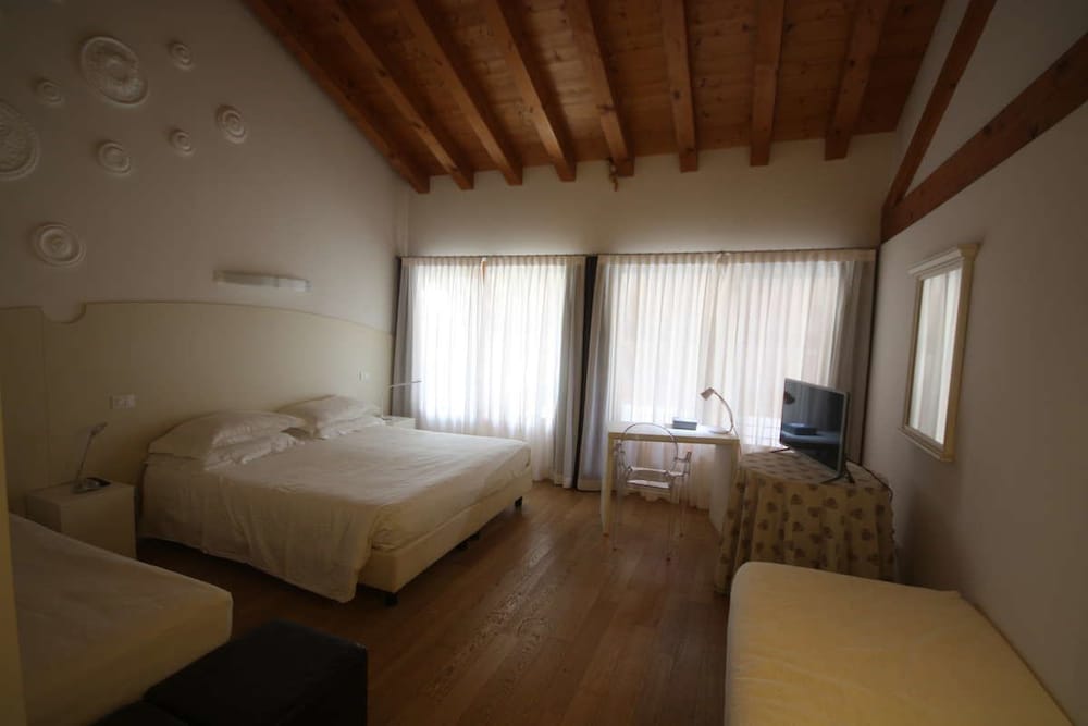 Quadruple Room (10) - Photo 2