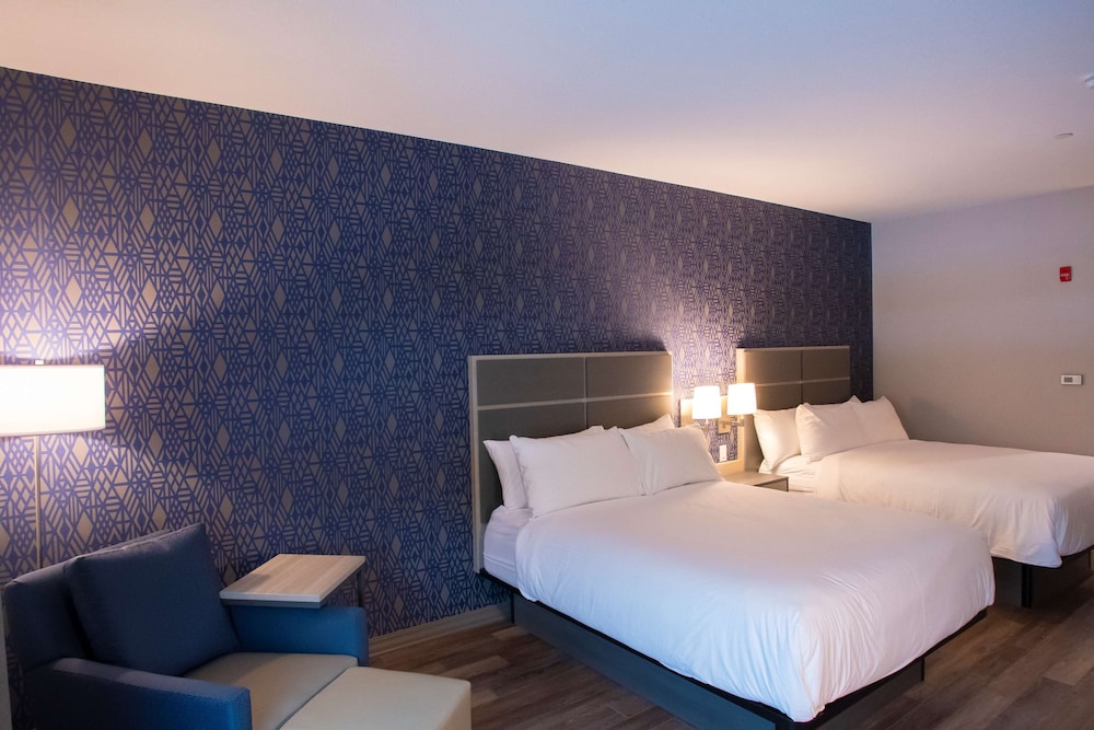 Standard Room, 2 Queen Beds, Non Smoking, Refrigerator & Microwave - Photo 1