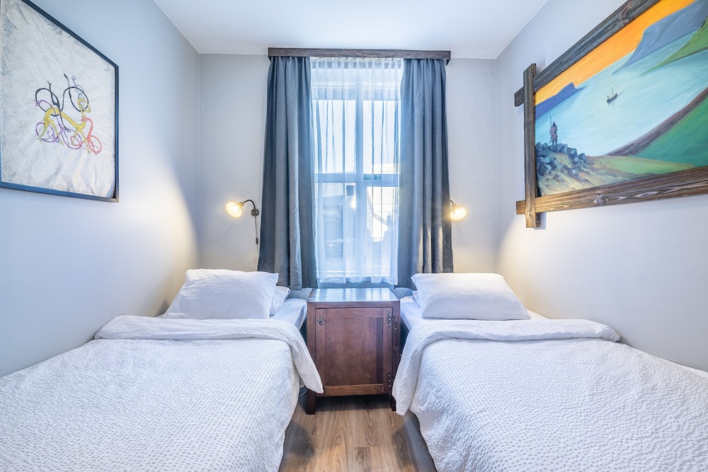 Small Twin Room with Hot Tub and Sauna Access - Photo 1