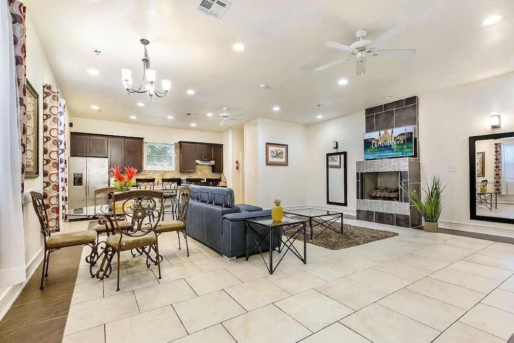 Signature Condo, 3 Bedrooms
