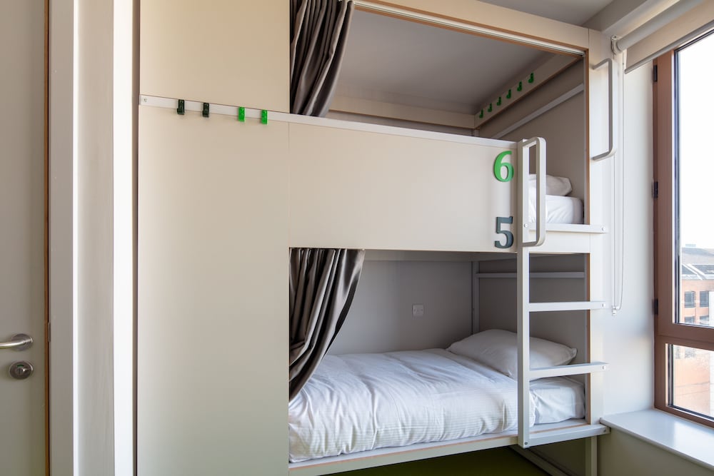Private 6-bed en-suite dorm