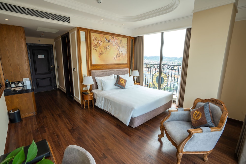 Deluxe Double Room, 1 King Bed, City View