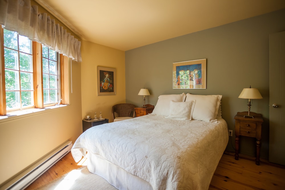 Standard Room, 1 Queen Bed