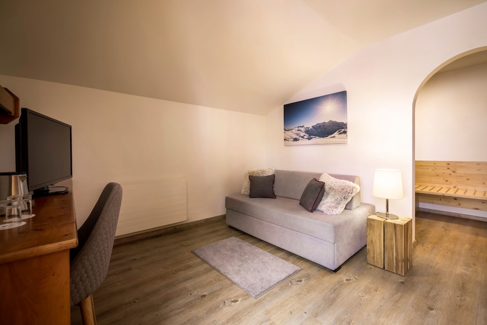 Junior Suite (For 2 + 2) photo 3