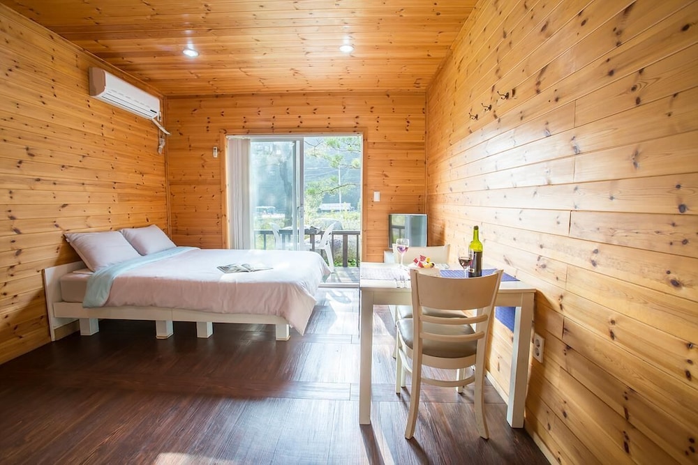 Room (Haengwoon star)