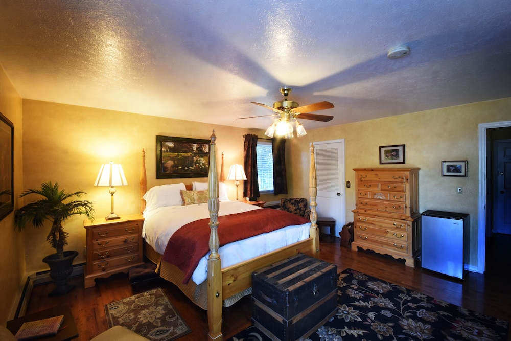 Room, 1 Queen Bed, Private Bathroom (Big Mountain) photo 1