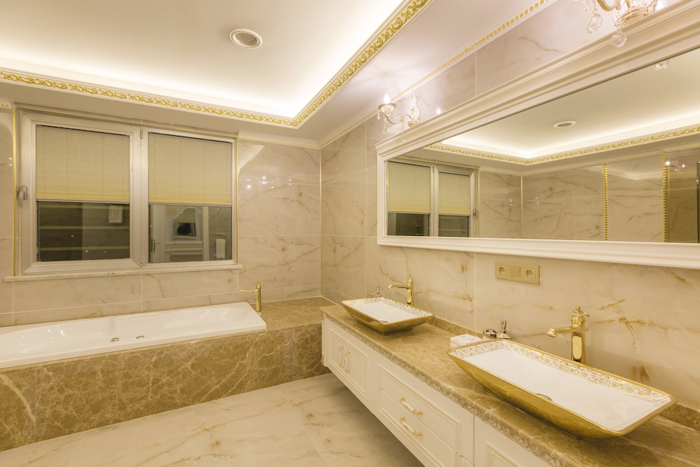 Royal Suite photo 2