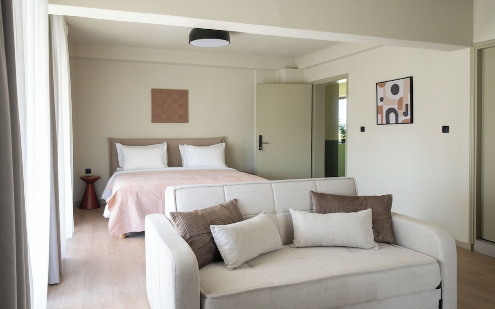 Superior Studio Suite, Balcony photo 1