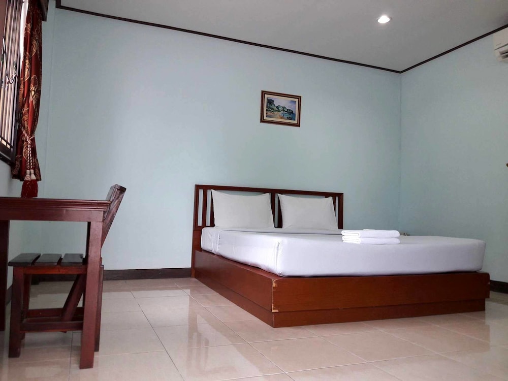 Standard Room with Garden View