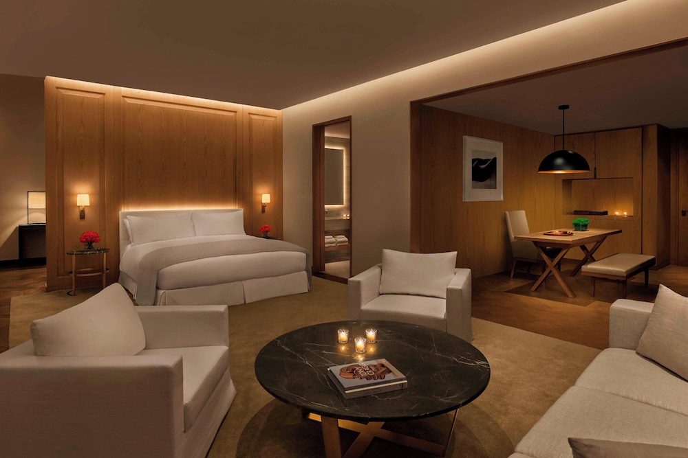 Suite, 1 King Bed, Balcony