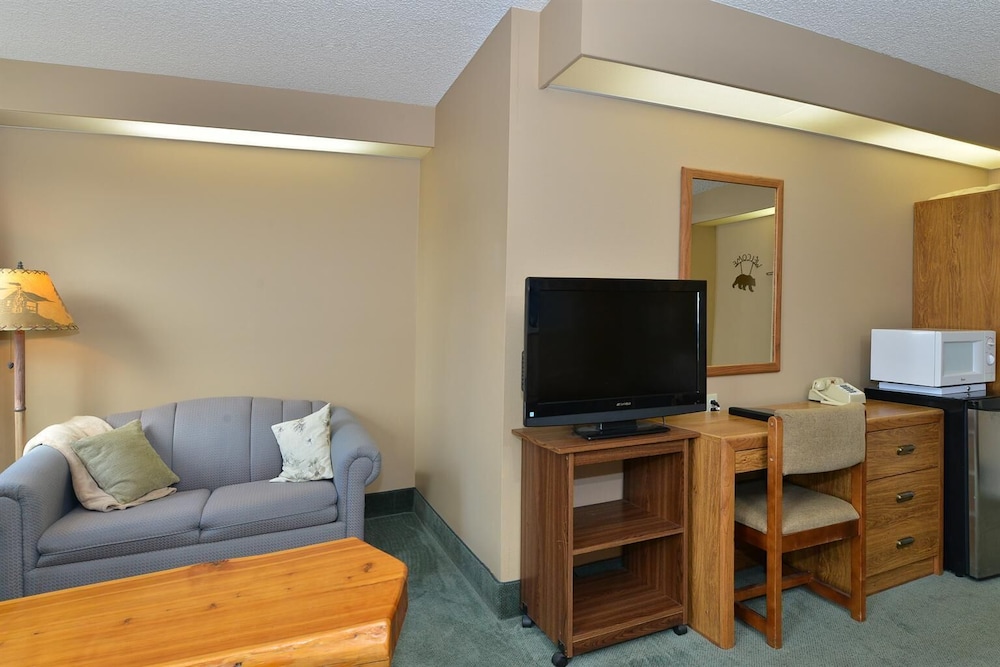 Suite, 1 Queen Bed, Non Smoking (Mt. Grinnell) photo 3