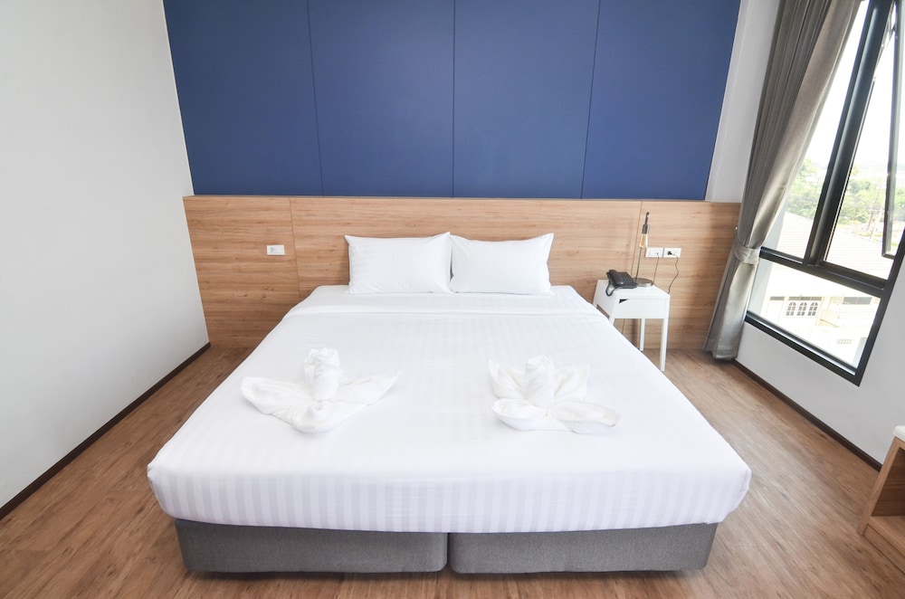 Deluxe Double Room, 1 King Bed, Non Smoking - Photo 2