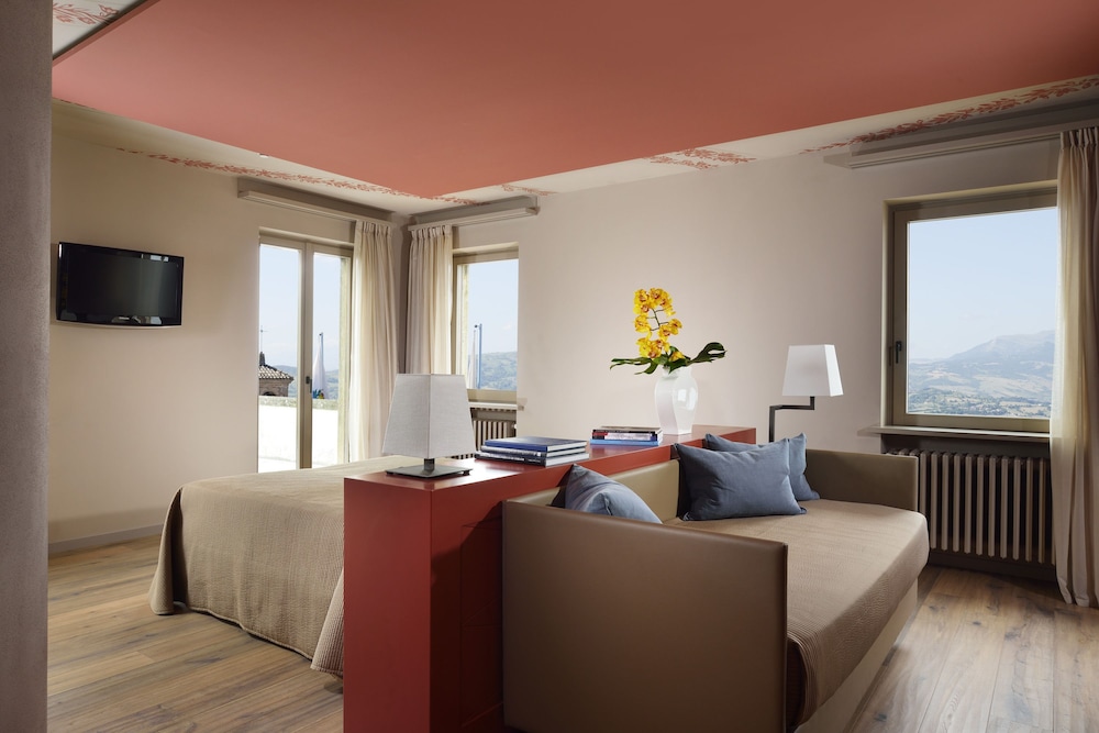 Suite, Terrace (Montefeltro)
