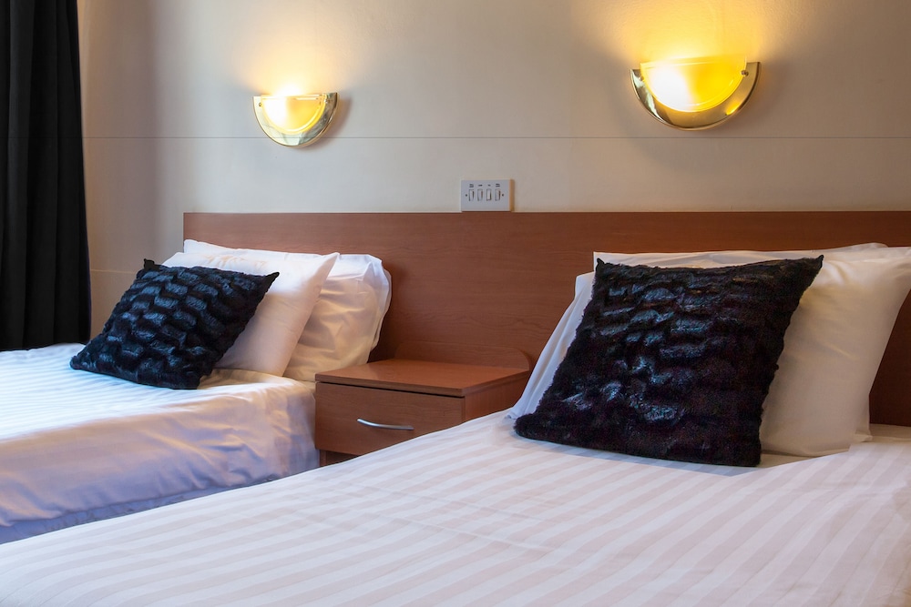 Standard Twin Room - Photo 2