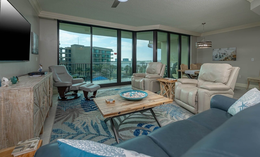 Condo, 2 Bedrooms