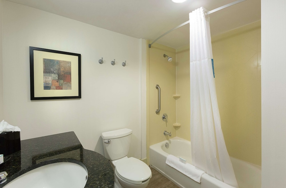 Room, 2 Queen Beds, Accessible, Non Smoking - Photo 3