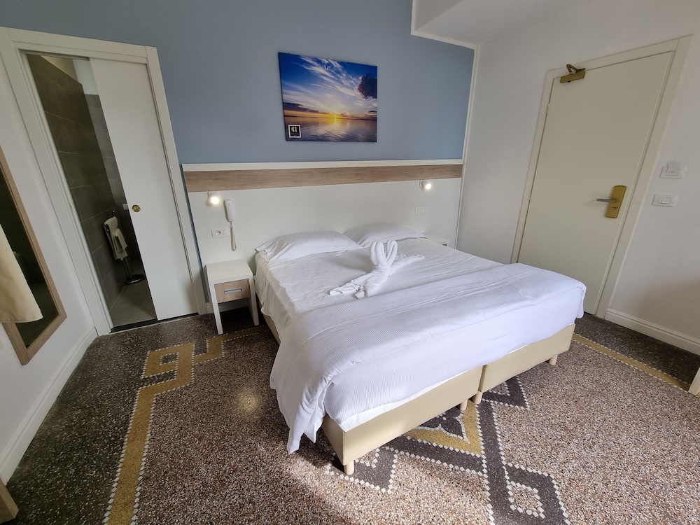 Superior Room, Balcony, Bay View - Photo 2